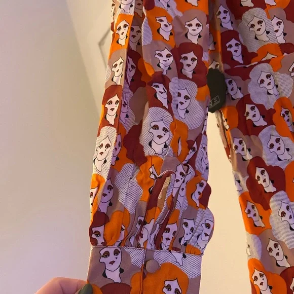 Bus Stop X Joanie - Bexley Amazing Faces Print Tea Dress - Picture 5 of 5